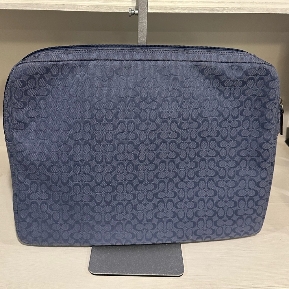 !!SOLD!!Coach NWOT VINTAGE PADDED LAPTOP CASE-FITS 16” Laptop - Picture 2 of 7
